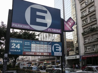 Placa de estacionamento em Buenos Aires indica 52 pesos a hora, quase 4 dólares.