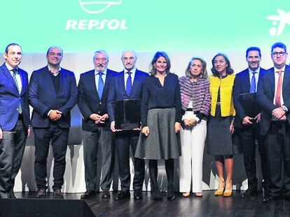 Manuel Mirat, consejero delegado de PRISA; Jose Carlos Díez, economista y miembro del jurado; Julio Gómez-Pomar, secretario de Estado de Infraestructuras, Transporte y Vivienda; Gabriel Moneo, director general de Innovación de Inditex; Fuencisla Cremades, directora general de Google en España; Begoña Elices, directora general de Comunicación de Repsol; Carmen Vela, secretaria de Estado de Investigación Desarrollo e Innovación; Juan Gómez Pintado, presidente de Via Célere; Ricardo de Querol, director de Cinco Días; Efrén Miranda, jurado; Elena García-Lechuz, dircom de Libelium; Rosa Monge, CEO de BeonChip; Alberto Doblaré, director general de BeonChip; Juan Gandarias, director territorial de CaixaBank; Manuel Polanco, vicepresidente y futuro presidente de PRISA, y Jorge Rivera, director adjunto de El País.