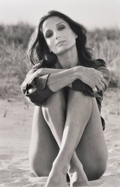 Naty Abascal, fotografiada por Peter Beard en verano de 1973.
