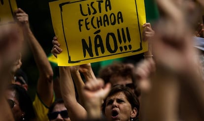 Manifestantes contra o voto em lista fechada, no &uacute;ltimo dia 31.