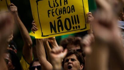 Manifestantes contra o voto em lista fechada, no &uacute;ltimo dia 31.