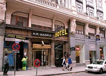 Fachada del hotel Madrid, en el centro de la capital, donde durmió Binalshibh cuatro dias antes del ataque.