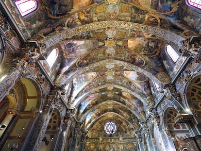 En los últimos años del siglo XVII la austeridad gótica de la iglesia de San Nicolás de Valencia, que ya era lugar de culto en época romana y luego fue mezquita, mudó al ornamental Barroco.