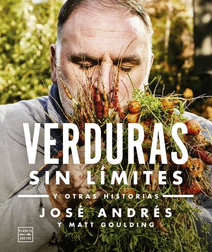 José Andrés se ha propuesto una misión: cambiar la forma en que vemos las verduras. El chef asturiano canaliza sus 30 años de cocinar y comer por todo el mundo en 'Verduras sin límites y otras historias' (Planeta Gastro), una carta de amor apasionada, sorprendente y deliciosa al reino vegetal. El objetivo del libro es mostrar cómo se pueden comer más verduras de las formas más diversas y satisfactorias posibles, con los trucos y los consejos que se esconden tras los platos y que han hecho de José Andrés uno de los chefs más importantes. Precio: 26,90 euros.