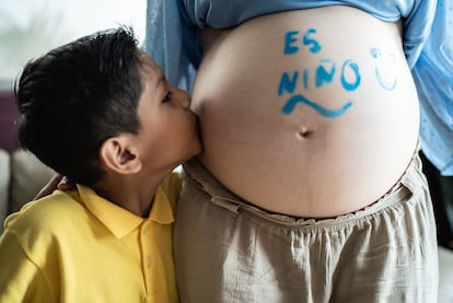Parece que la maternidad tiene que ser el momento más pleno de la vida de una mujer, y no es así. Es un reto muy duro y un embarazo no tiene por qué ser algo idílico.