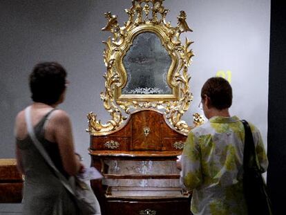 Cómoda tocador de tipo inglés, pieza notable de la exposición.