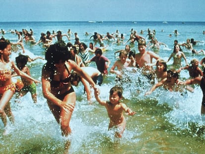 One of the most memorable scenes from “Jaws,’ where swimmers run from the water in terror.