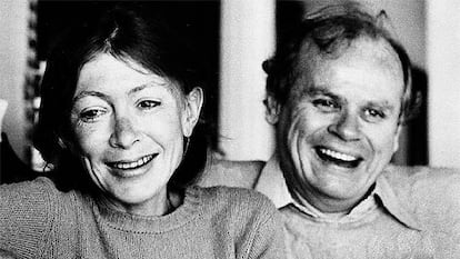 Joan Didion y su marido, el escritor John Dunne, en una foto de 1977.