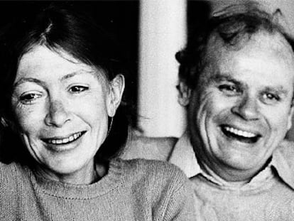 Joan Didion y su marido, el escritor John Dunne, en una foto de 1977.