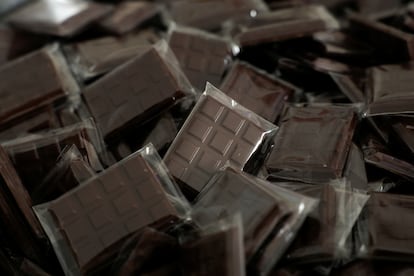 Tabletas de chocolate en una fábrica en Abiyán (Costa de Marfil).