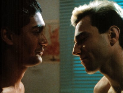 Daniel Day-Lewis y Gordon Warnecke en 'Mi hermosa lavandería' (1985).
