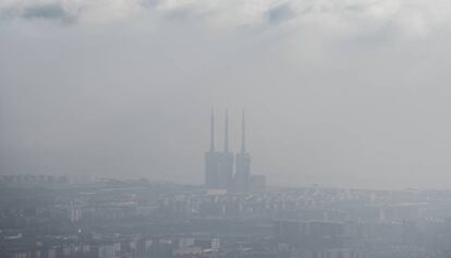 Contaminación sobre Barcelona, en una imagen de 2017.