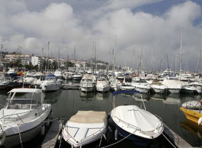 El club náutico de Altea, donde amarraba el <i>Parapipi,</i> que ayer estaba escondido.