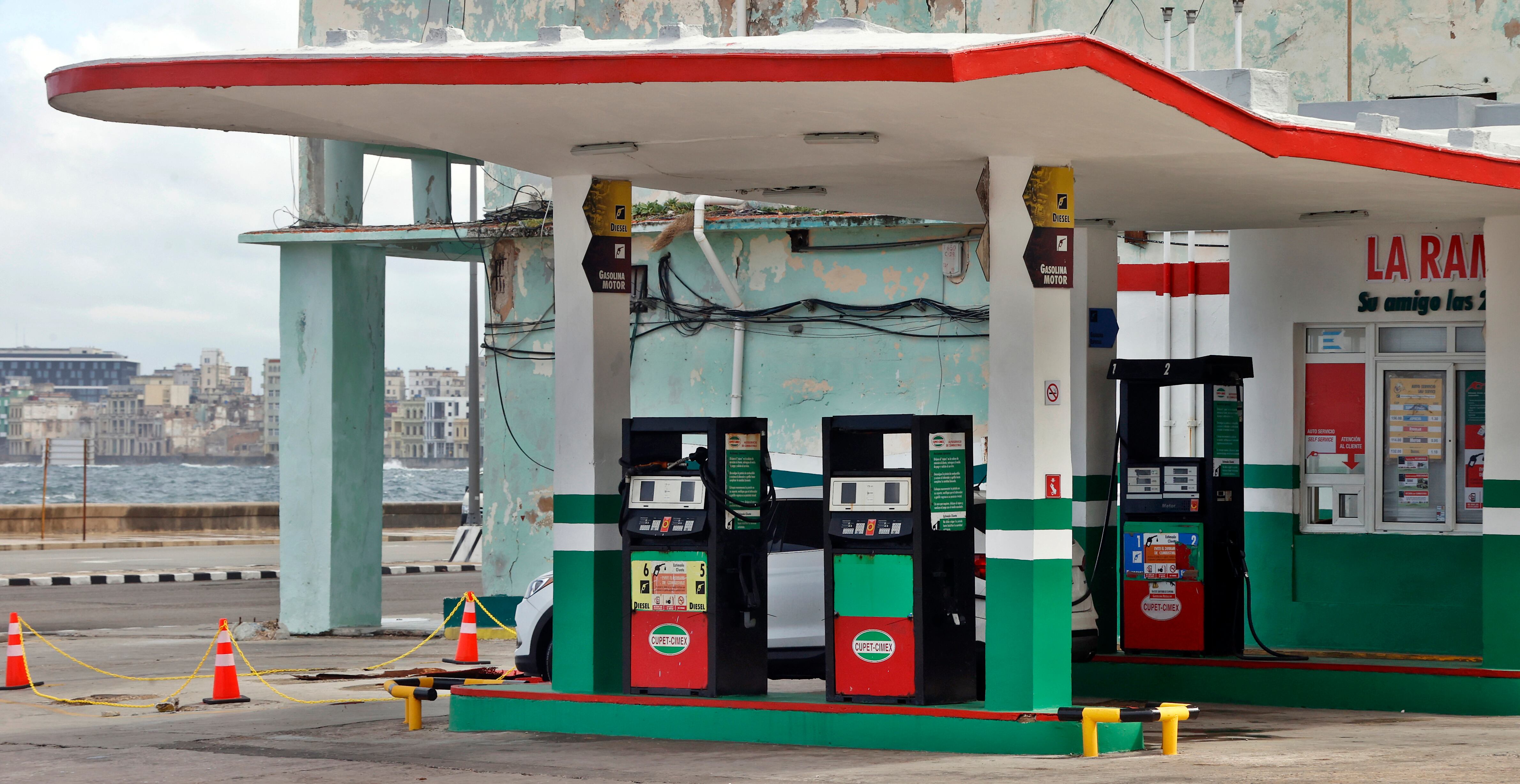 Estados Unidos permitirá que México siga enviando petróleo a Cuba