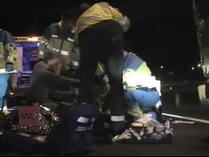 Un gruísta muere atropellado cuando auxiliaba a un camionero