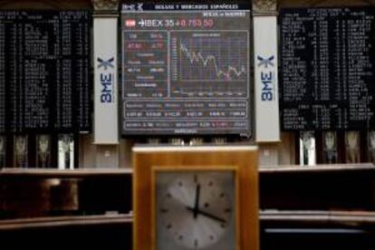Vista general del panel del IBEX 35, principal indicador de la bolsa española, en la Bolsa de Madrid. EFE/Archivo