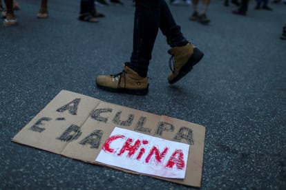 Protesto de apoiadores do Governo Bolsonaro, que culpam a China pela crise da covid-19, em frente ao Consulado chinês no Rio, em 17 de maio.