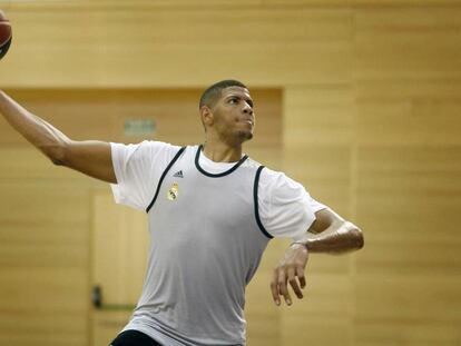 Tavares, en su primer entrenamiento con el Madrid