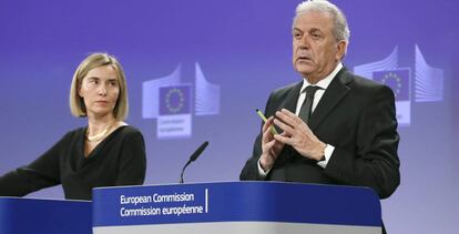 Federica Mogherini y Dimitris Avramopoulos presentan el paquete de medidas para Libia.