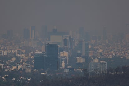 Buildings stand shrouded in smog as authorities ordered traffic restrictions due to air pollution in Mexico City, February 23, 2024. 