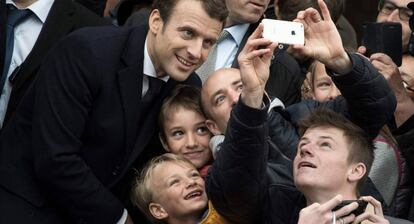 Emmanuel Macron, després d'haver votat en el col·legi de li Touquet, en el nord de França.