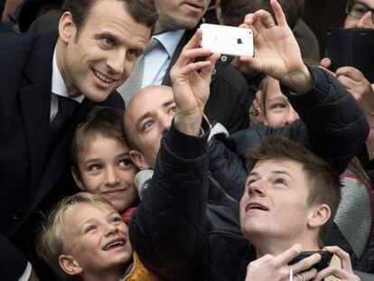 Emmanuel Macron, després d'haver votat en el col·legi de li Touquet, en el nord de França.