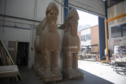 Moldes de las dos estatuas de lamassu reproducidas en Factum y donadas a la Universidad de Mosul.