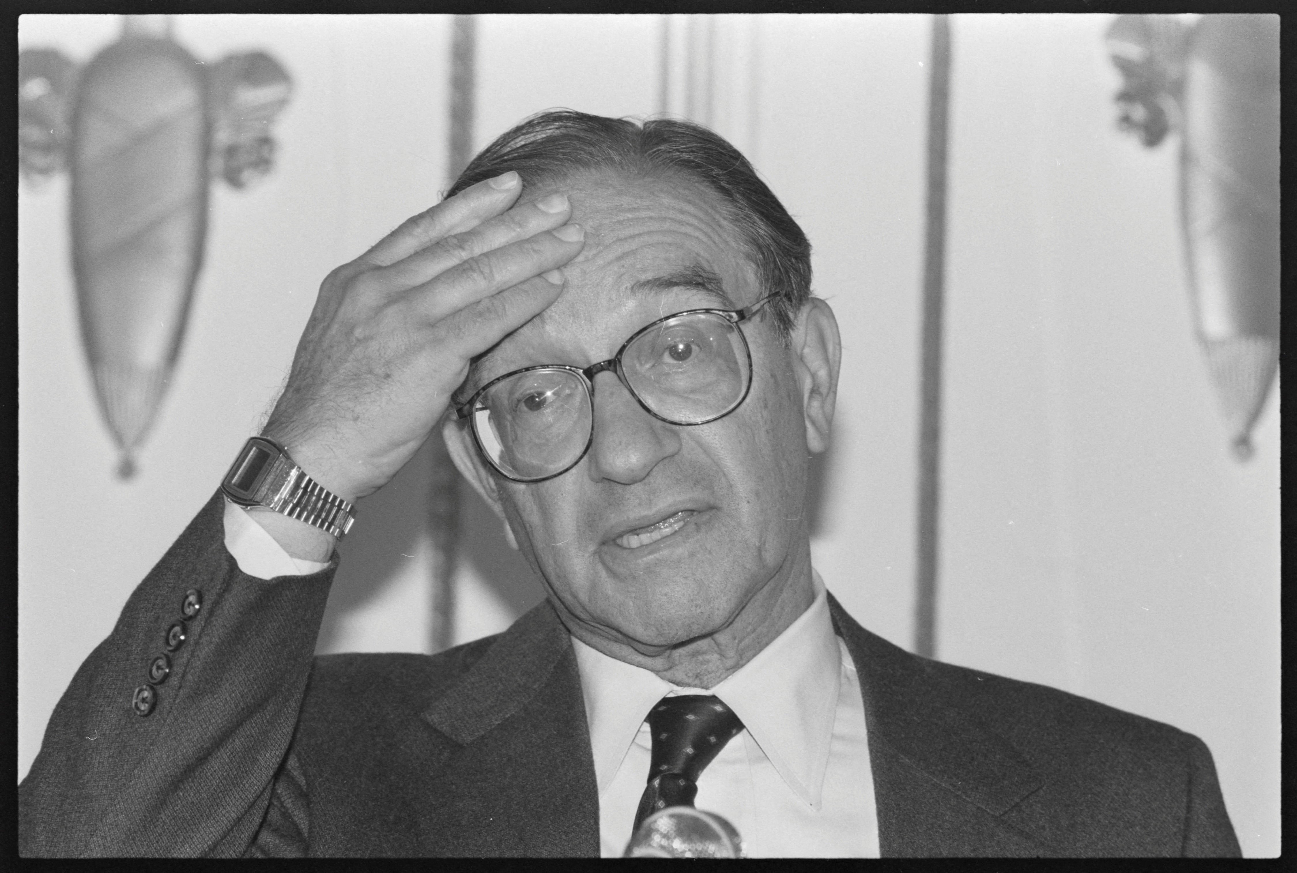 Greenspan deja un legado de auge y crisis