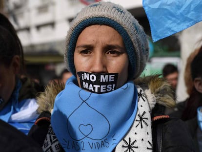 Una manifestante contra el aborto, el pasado 15 de junio en Buenos Aires.