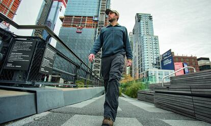 Matt Green, durante una de sus 'peregrinaciones' por las calles de Nueva York. En total lleva 2.405 días recorriendo la ciudad. 