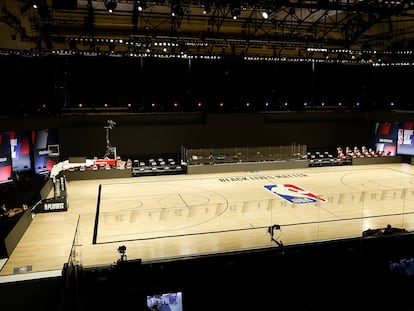 O vazio HP Field House, onde Houston Rockets e Oklahoma City Thunder se enfrentariam nesta quarta-feira.