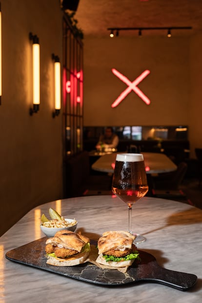 Hamburguesa de seta de ostra empanada de La Huerta Funky Castizo.