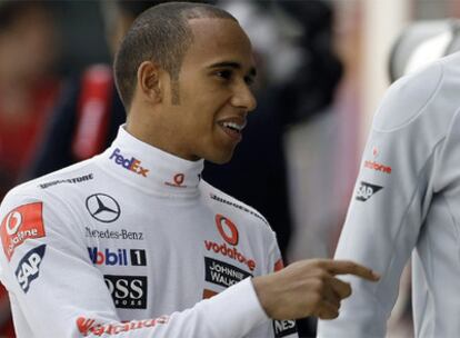 El piloto de McLaren Lewis Hamilton, antes de la primera sesión de entrenamientos libres en Shangai.