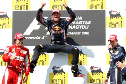 El autraliano Mark Webber no ha podido sacar más rédito de su presencia en Hungaroring. Ha ganado la carrera tras salir tercero y se ha hecho con la primera plaza de la clasificación del Mundial.