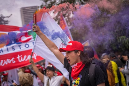 Manifestantes en la marcha del 1 de mayo en Bogotá