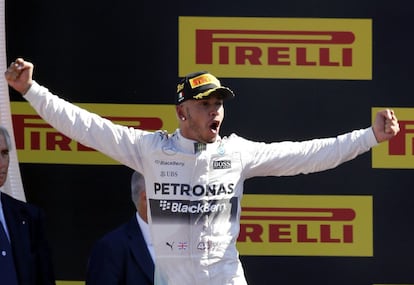 Hamilton celebra la victoria en Monza