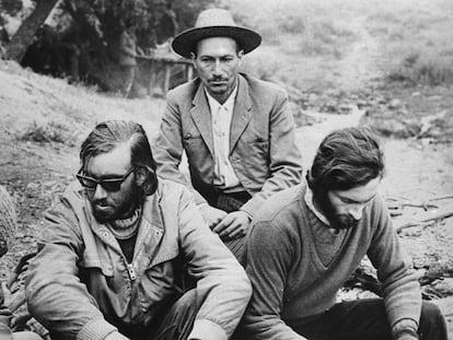 Sergio Catalán, junto a Nando Parrado y Roberto Canessa en Los Maitenes (Chile), en su primera foto.