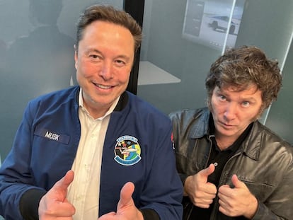 Elon Musk y Javier Milei, reunidos en la fábrica de Tesla de Austin (Texas) este viernes, en una imagen compartida por el mandatario argentino.