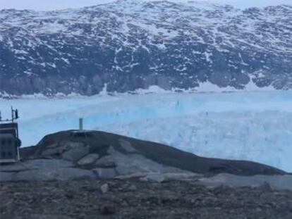 Un equipo de la Universidad de Nueva York graba el momento en el que un gran bloque de hielo se separa del glaciar Helheim