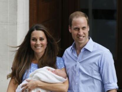 Kate Middleton y Guillermo de Inglaterra, con su hijo, Jorge.