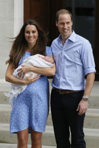 Kate Middleton y Guillermo de Inglaterra, con su hijo, Jorge.