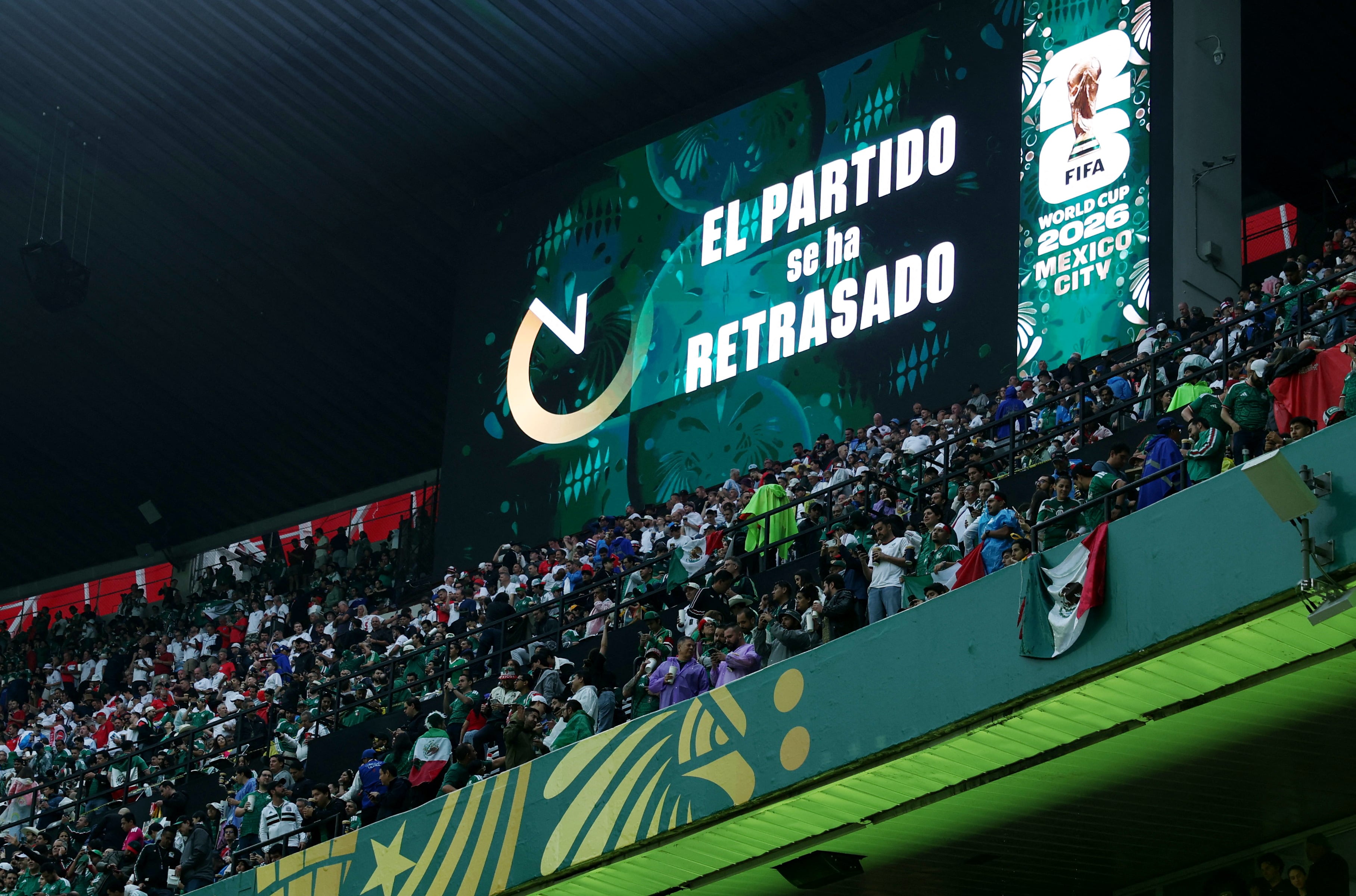 Las pantallas del Estadio Azteca horas antes de que comience el partido entre México e Inglaterra