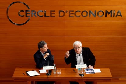 El presidente del Cercle d'Economia, Jaume Guardiola, y el director general de la entidad, Miquel Nadal (d), durante la presentación de la nueva edición de la reunión anual de este influyente 'lobby' empresarial y económico, que llegará a su edición número 40.