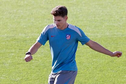 Julián Álvarez, durante el entrenamiento previo al partido de este lunes entre el Villarreal y el Atlético.