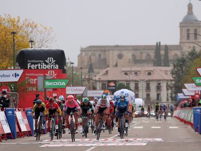 Cort Nielsen, de rosa, se impone en Ciudad Rodrigo.