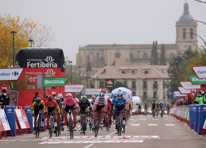 Cort Nielsen, de rosa, se impone en Ciudad Rodrigo.