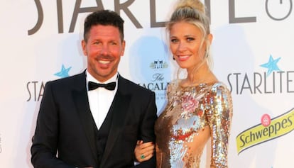 Diego Simeone y Carla Pereyra, en Marbella, en agosto de 2018.