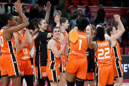 Las jugadoras del Valencia celebran una victoria el pasado mes de enero.