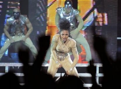 Janet Jackson en uno de los primeros conciertos de su gira norteamericana 'Rock Witchu', en Los Ángeles el 17 de septiembre de 2008