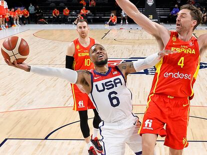 Pau Gasol ante Lillard durante el amistoso entre España y Estados Unidos en Las Vegas, el 18 de julio.